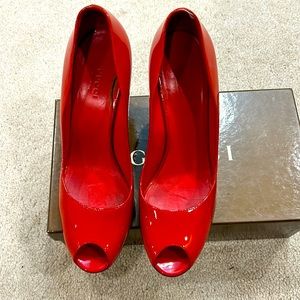 Red Patent Leather GUCCI Peek toe Shoes 9B Good condition! A couple of scuffs